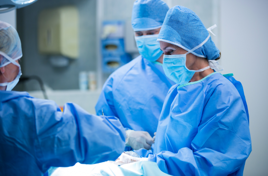 Descalonamento da cirurgia do câncer de mama - Onde está o ponto de inflexão?